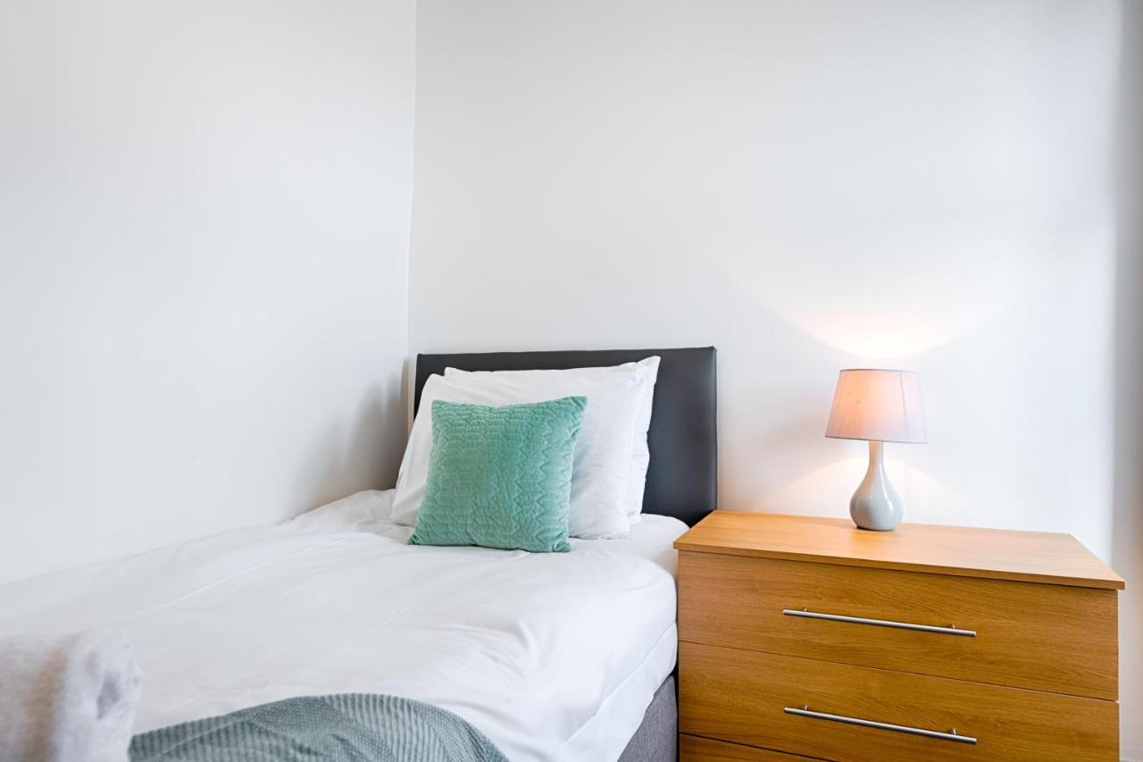 Walk To Swansea Stadium, 3 Rooms, Smart Tv'S Bagian luar foto